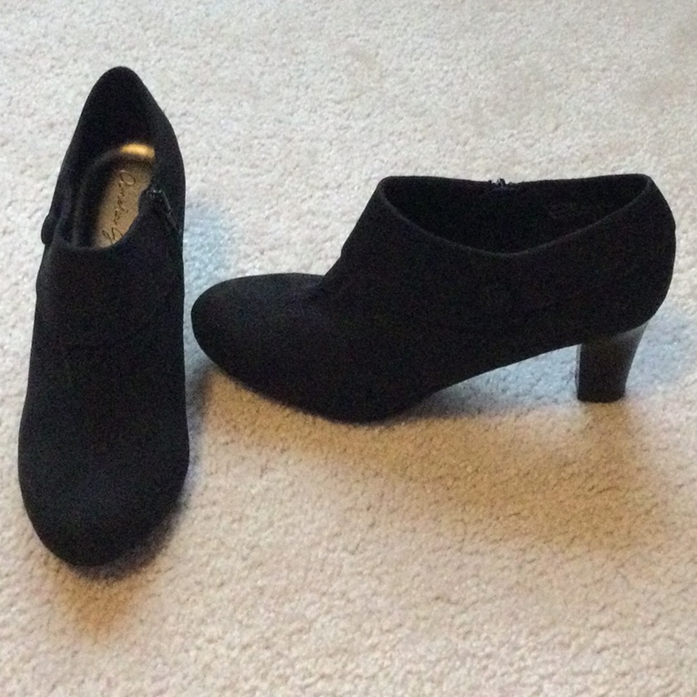 Amelia Grace suede zipper ankle book - New